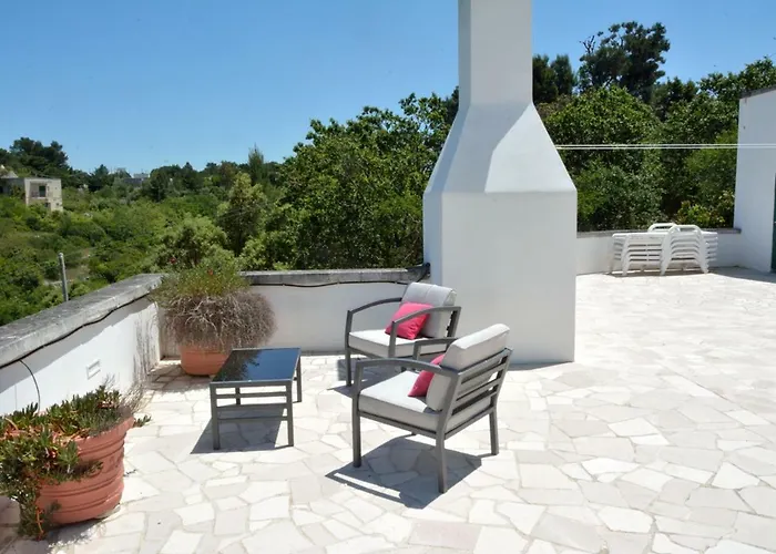 Silvana Villa *